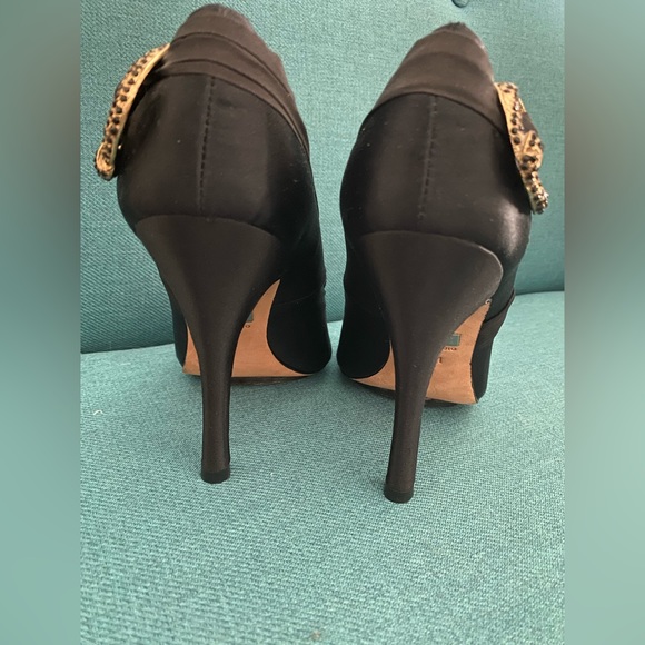 Badgley Mischka Satin Leather Crystal Brooch Open Toe Pump - Picture 6 of 7